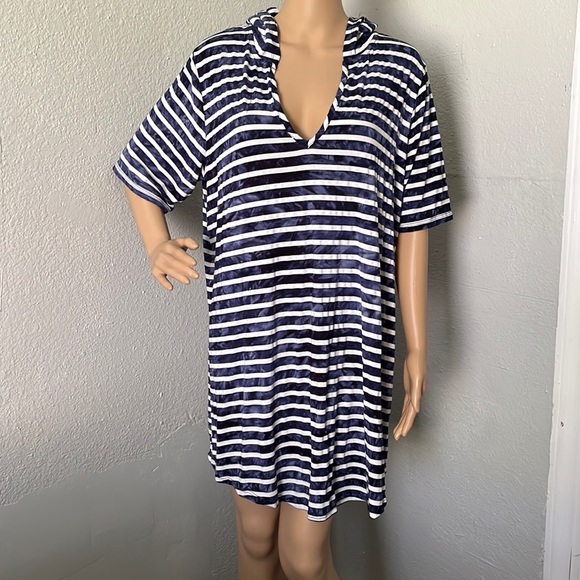 Saint Tropez V-Neck Top - Picture 1 of 14